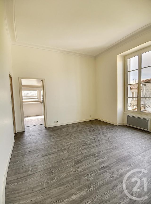 Appartement T3 à louer - 2 pièces - 61.4 m2 - COGNAC - 16 - POITOU-CHARENTES - Century 21 Xso Immobilier Appartement T3 à louer - 2 pièces - 61.4 m2 - COGNAC - 16 - POITOU-CHARENTES - Century 21 Xso Immobilier