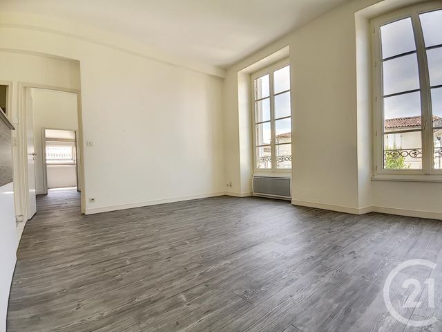 Appartement T3 à louer - 2 pièces - 61.4 m2 - COGNAC - 16 - POITOU-CHARENTES - Century 21 Xso Immobilier Appartement T3 à louer - 2 pièces - 61.4 m2 - COGNAC - 16 - POITOU-CHARENTES - Century 21 Xso Immobilier