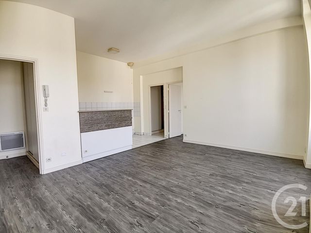 Appartement T3 à louer - 2 pièces - 61.4 m2 - COGNAC - 16 - POITOU-CHARENTES - Century 21 Xso Immobilier Appartement T3 à louer - 2 pièces - 61.4 m2 - COGNAC - 16 - POITOU-CHARENTES - Century 21 Xso Immobilier