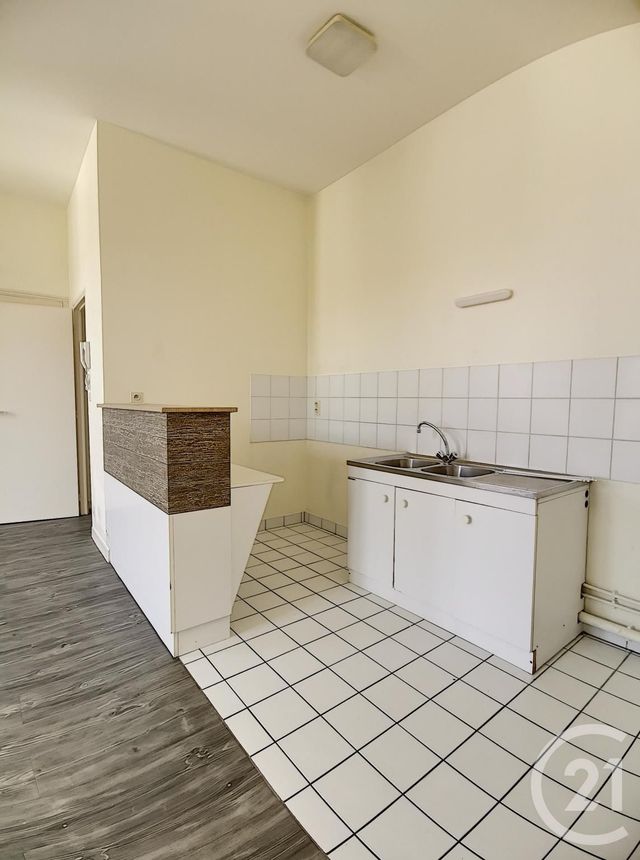 Appartement T3 à louer - 2 pièces - 61.4 m2 - COGNAC - 16 - POITOU-CHARENTES - Century 21 Xso Immobilier Appartement T3 à louer - 2 pièces - 61.4 m2 - COGNAC - 16 - POITOU-CHARENTES - Century 21 Xso Immobilier