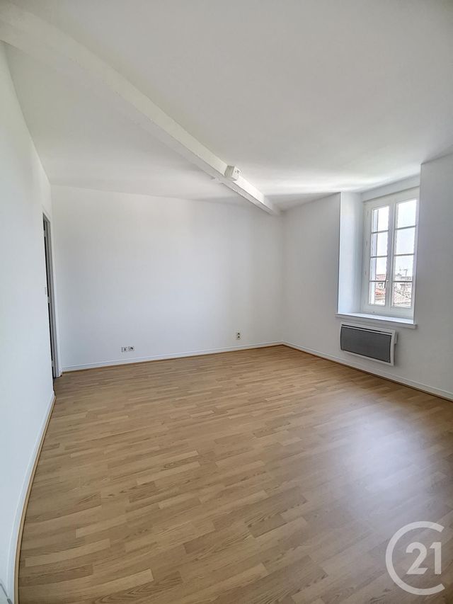 Appartement T2 à louer - 2 pièces - 52.3 m2 - COGNAC - 16 - POITOU-CHARENTES - Century 21 Xso Immobilier Appartement T2 à louer - 2 pièces - 52.3 m2 - COGNAC - 16 - POITOU-CHARENTES - Century 21 Xso Immobilier