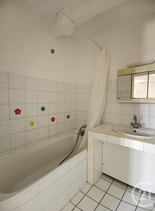 Appartement T2 à louer - 2 pièces - 52.3 m2 - COGNAC - 16 - POITOU-CHARENTES - Century 21 Xso Immobilier Appartement T2 à louer - 2 pièces - 52.3 m2 - COGNAC - 16 - POITOU-CHARENTES - Century 21 Xso Immobilier