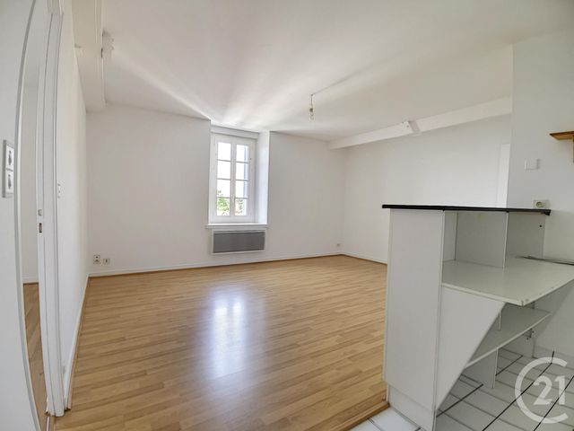 Appartement T2 à louer - 2 pièces - 52.3 m2 - COGNAC - 16 - POITOU-CHARENTES - Century 21 Xso Immobilier Appartement T2 à louer - 2 pièces - 52.3 m2 - COGNAC - 16 - POITOU-CHARENTES - Century 21 Xso Immobilier
