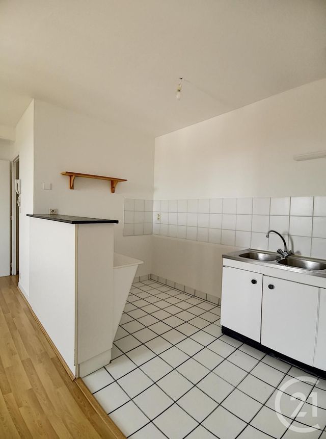 Appartement T2 à louer - 2 pièces - 52.3 m2 - COGNAC - 16 - POITOU-CHARENTES - Century 21 Xso Immobilier Appartement T2 à louer - 2 pièces - 52.3 m2 - COGNAC - 16 - POITOU-CHARENTES - Century 21 Xso Immobilier