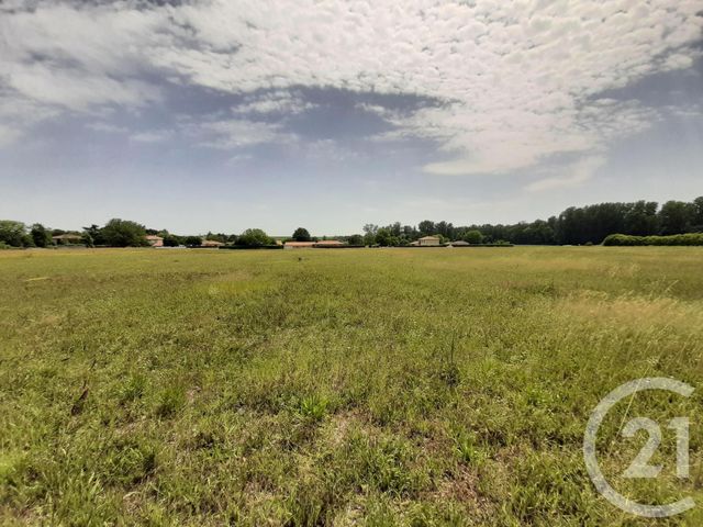 Afficher la photo en grand terrain à vendre - 16695.0 m2 - GIMEUX - 16 - POITOU-CHARENTES - Century 21 Xso Immobilier