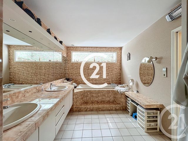 maison à vendre - 8 pièces - 281.0 m2 - CHERVES RICHEMONT - 16 - POITOU-CHARENTES - Century 21 Xso Immobilier